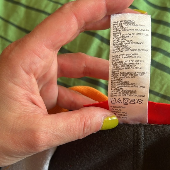 Cute skeleton onesie - comfy and soft but no stretch 3T - Picture 4 of 6